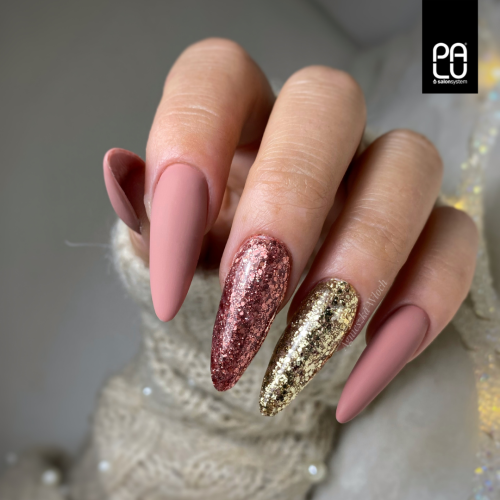 stylizacja paznokci z lakierami Nairobi NR4, Rio De Janeiro RI3 i RI7