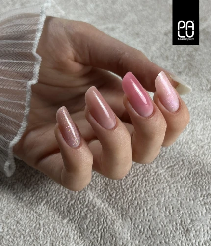 od lewej Natural Glow, Classic Cover, Rouge, Shiny Pink - orginalny rozmiar.webp