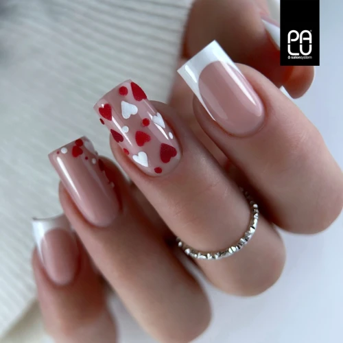 stylizacja z czerownym lakierem hybrydowym.webp