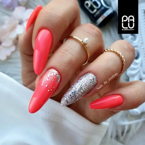 Srebrne Paznokcie – odważny manicure hybrydowy