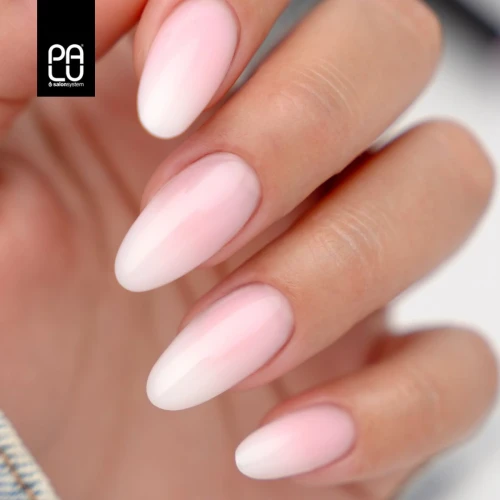 Baby boomer ombre żelami PALU – płynne przejście z różu w mleczną biel, naturalny ślubny manicure na paznokciach w kształcie migdała.webp